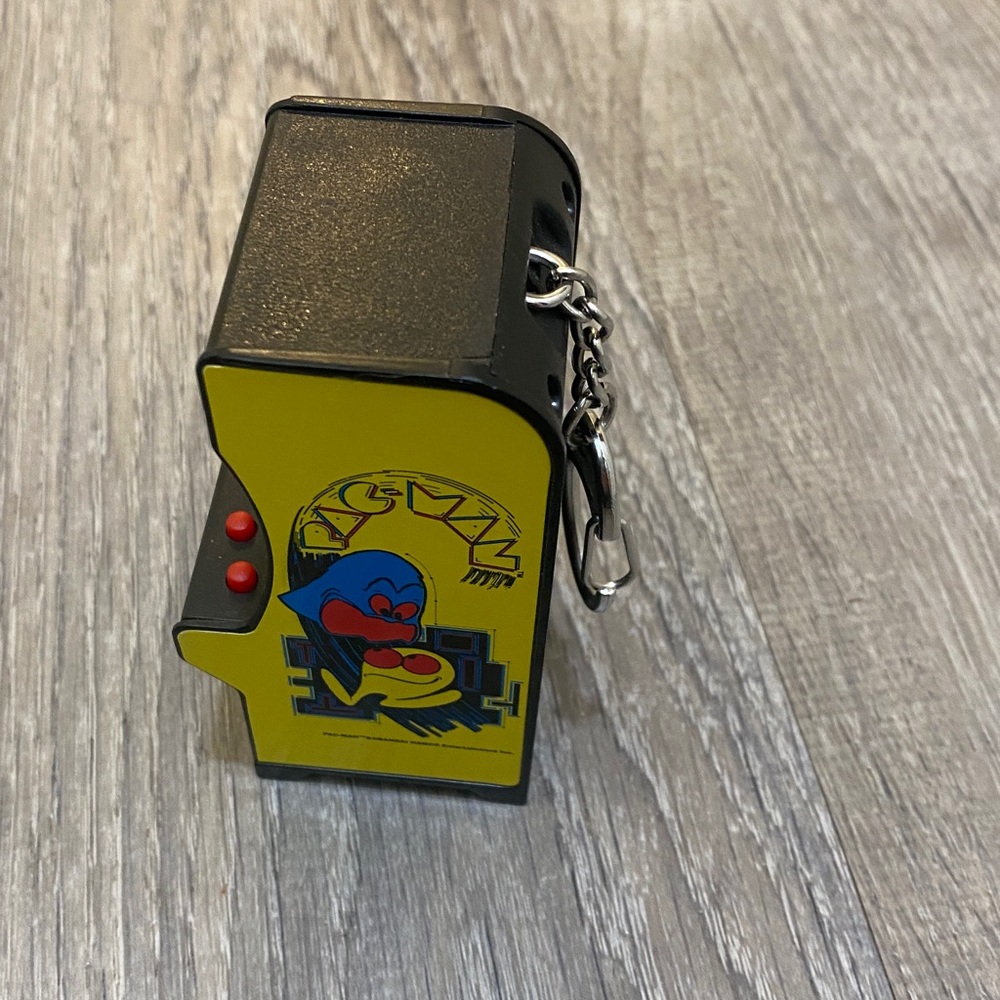 Pac Man key chain - Picture 2 of 5